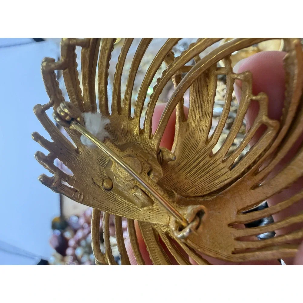 Trifari Gold Tone Textured Metal Rope Twist Brooch Vintage Mid Century Modern